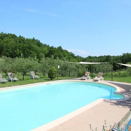 Dom wakacyjny In With Pool *