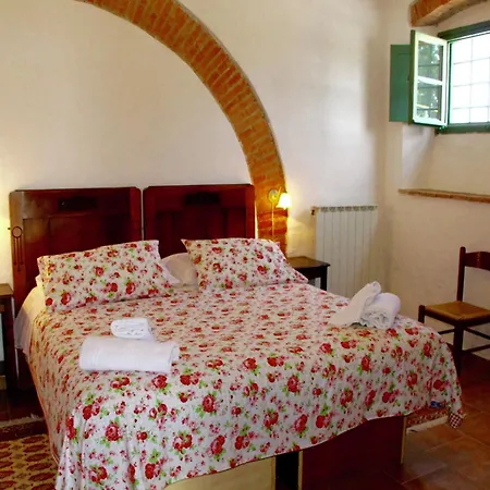 Dom wakacyjny In With Pool *