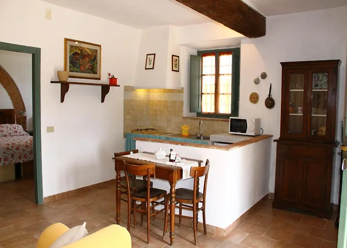 Semesterbostad In With Pool Guasticce