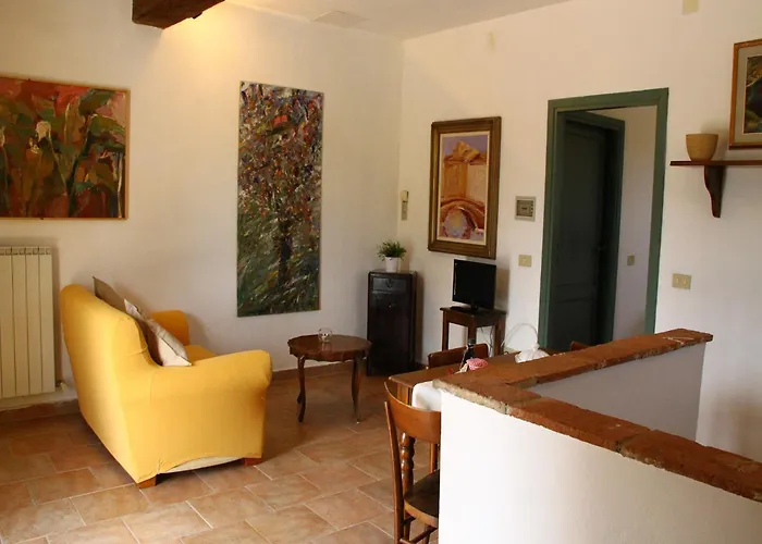 Dom wakacyjny In With Pool *